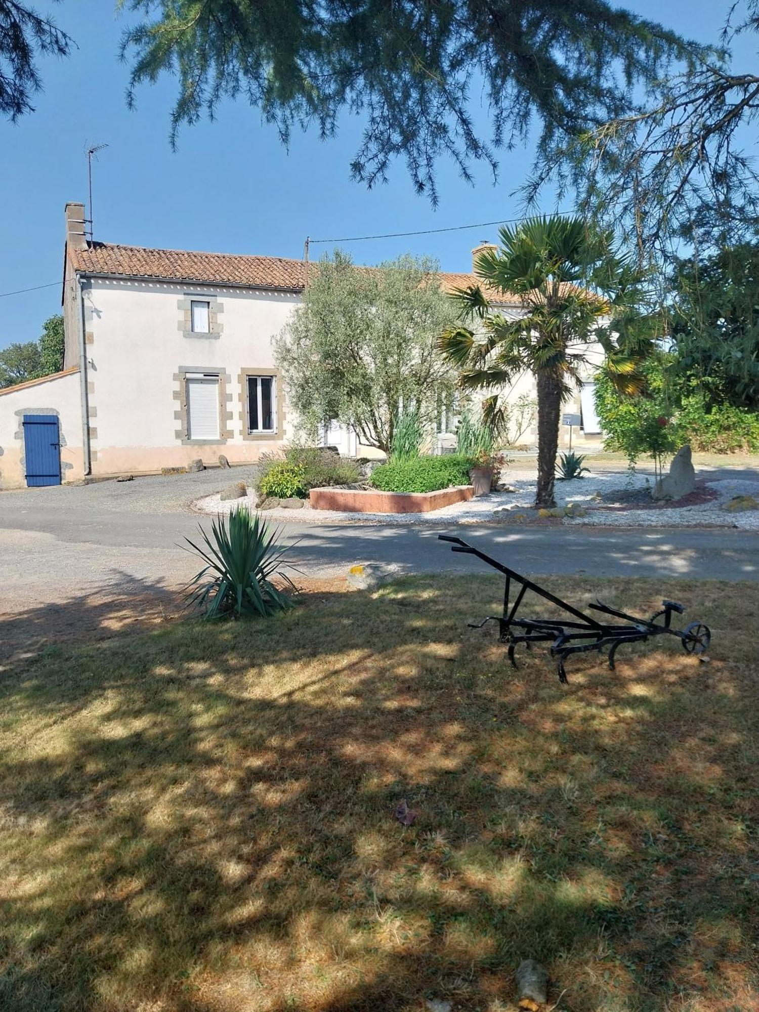Au Granit Bleu Bed & Breakfast Faye-l'Abbesse Bagian luar foto